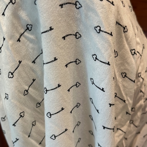 Old Navy key print flowy top (size L) - Picture 5 of 9